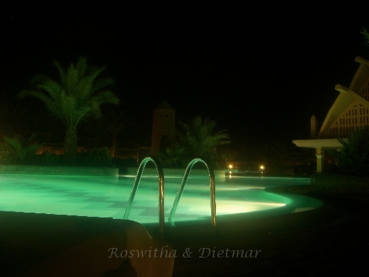 36             CIMG7214.JPG - Poolanlage am Abend