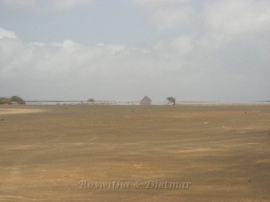 CIMG7170.JPG - Fatamorgana - (knapp unter dem Horizont)Luftspiegelung durch aufsteigende heisse Luft