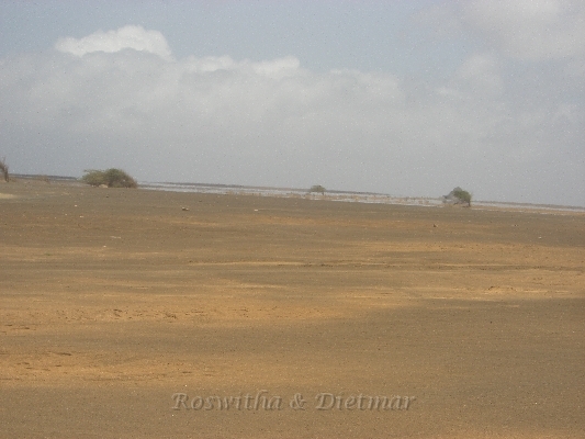 CIMG7172.JPG - Fatamorgana - (knapp unter dem Horizont)Luftspiegelung durch aufsteigende heisse Luft